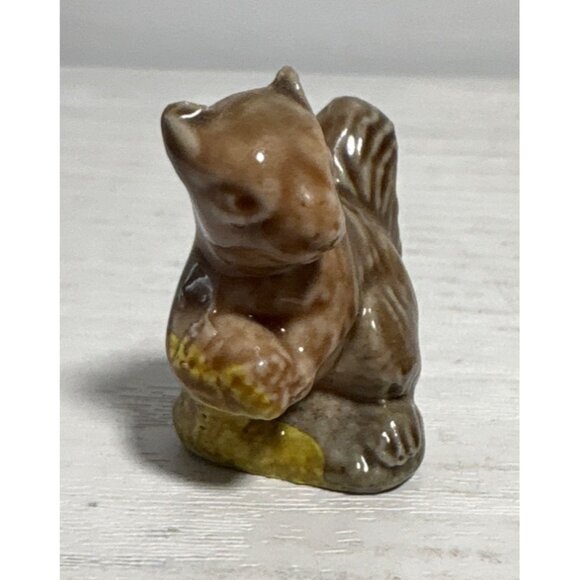 Vintage Wade Whimsies England Squirrel & Beaver Porcelain Figurines Red Rose Tea - Picture 2 of 7